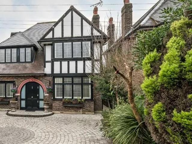 House for rent in London Borough of Merton, Raynes Park