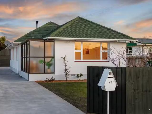 House for sale in Chaslands, Canterbury