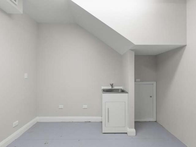Townhouse for sale in Chaslands, Canterbury