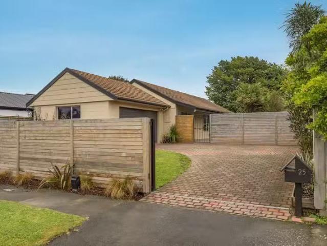 House for sale in Chaslands, Canterbury