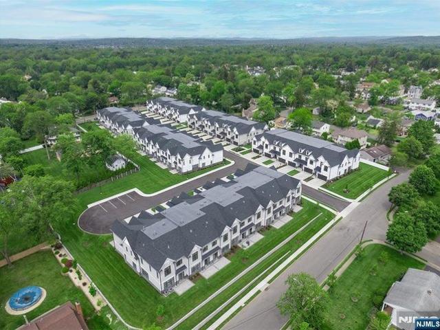 Townhouse for sale in Paramus, New Jersey