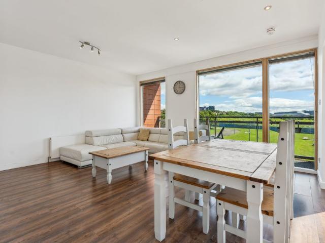 Apartment for rent in Thornwood, Glasgow