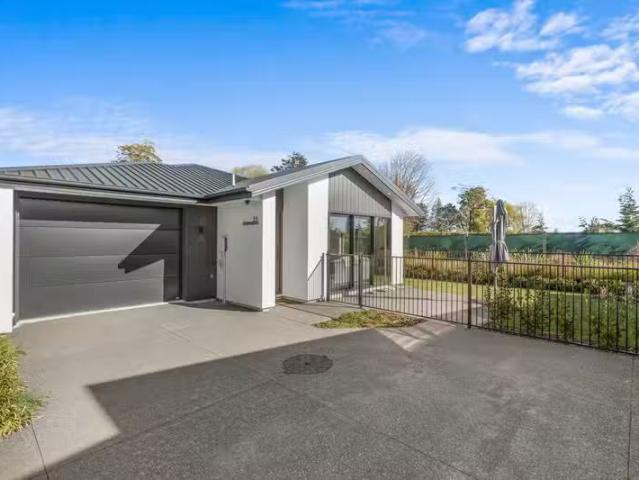 House for sale in Chaslands, Canterbury