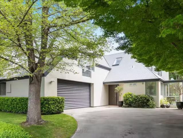 House for sale in Chaslands, Canterbury