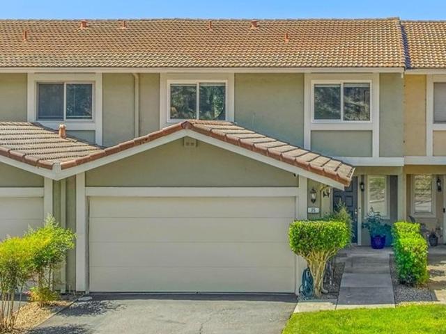 Townhouse for sale in Oakland, California