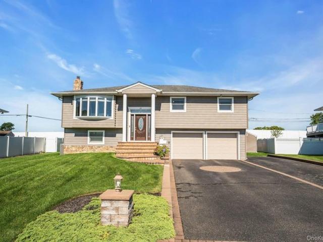 House for sale in Huntington, New York