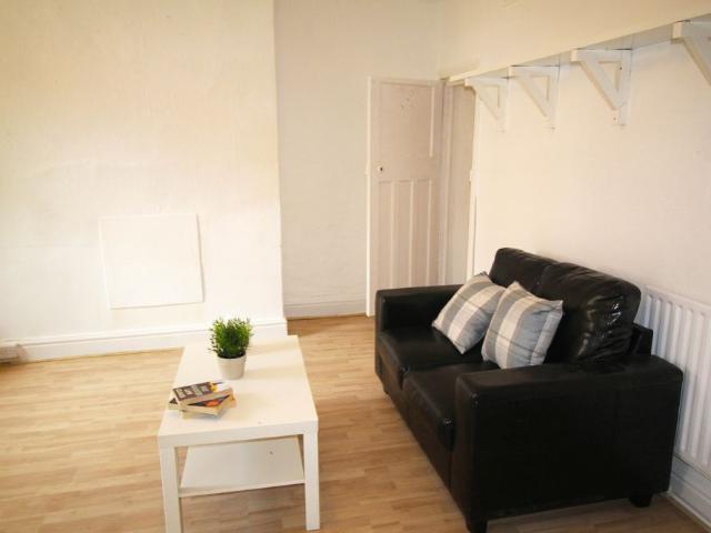 Studio for rent in Hyde Park, Leeds