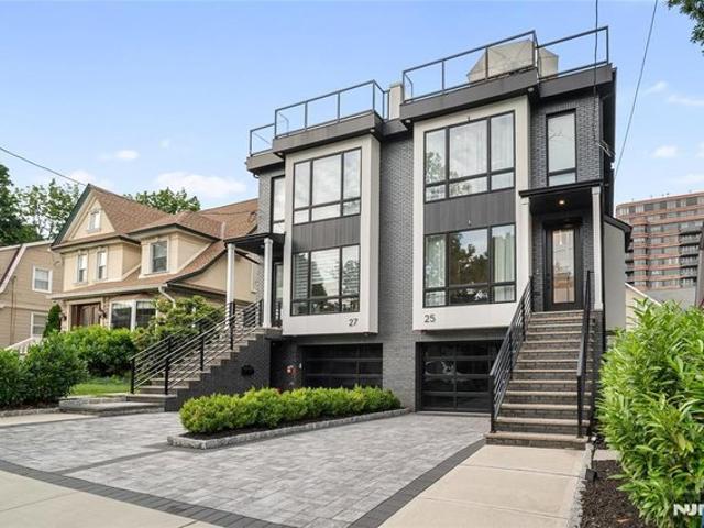 Townhouse for sale in Cliffside Park, New Jersey