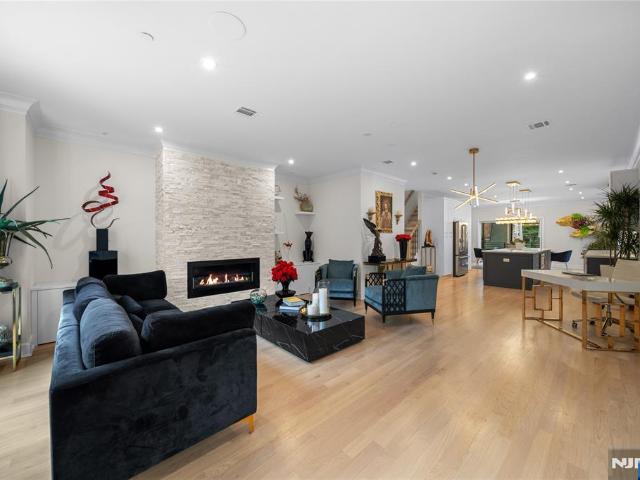 Townhouse for sale in Cliffside Park, New Jersey