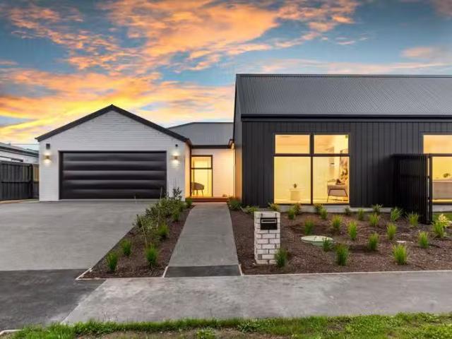 House for sale in Chaslands, Canterbury