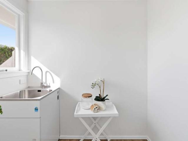 House for sale in Chaslands, Canterbury