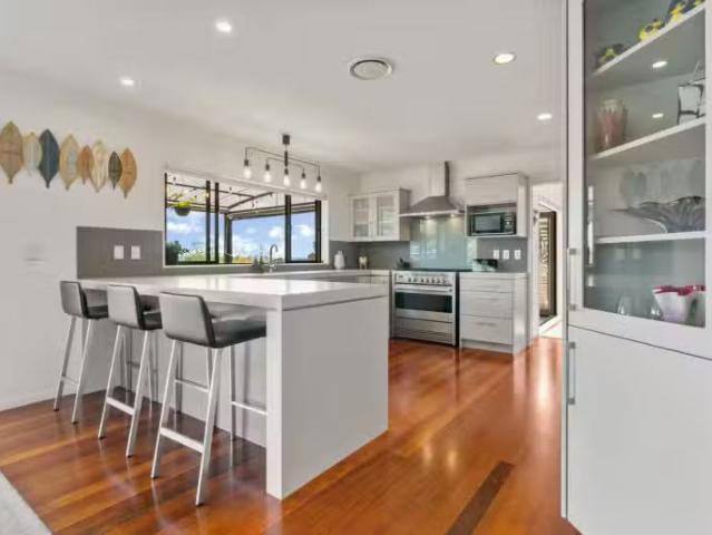 House for sale in Oratia