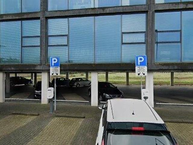 Bedrijfspand te huur in Bergschenhoek, Zuid Holland