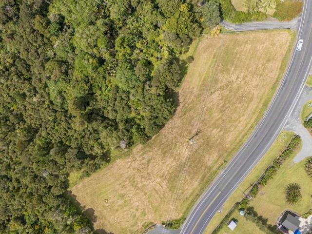Land for sale in Sandspit