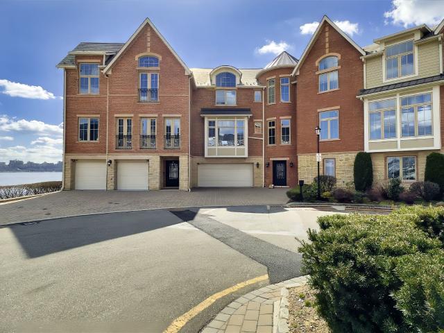 Townhouse for sale in Edgewater, New Jersey
