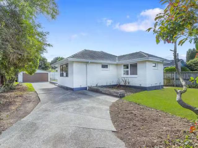 House for sale in Chaslands, Canterbury
