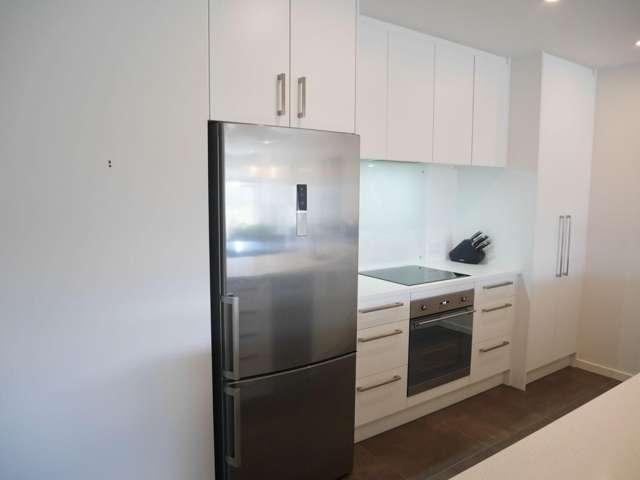 Townhouse for rent in Chaslands, Canterbury
