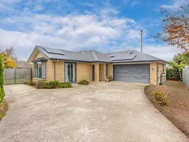House for sale in Chaslands, Canterbury