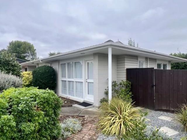 Apartment for rent in Chaslands, Canterbury