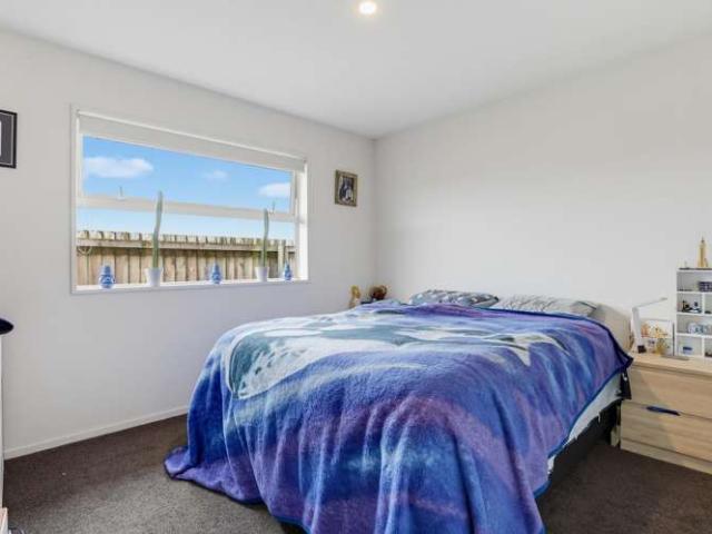 House for sale in Chaslands, Canterbury