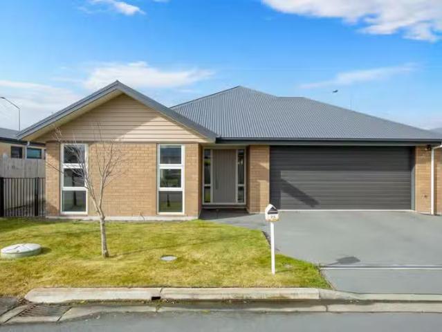 House for sale in Chaslands, Canterbury
