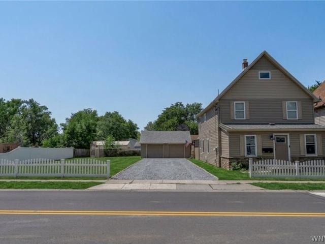 House for sale in Bowmansville, New York