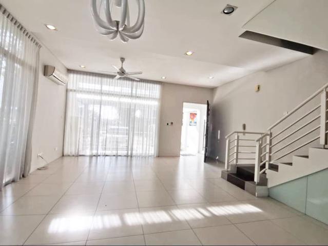 Terraced House for sale in Malaka