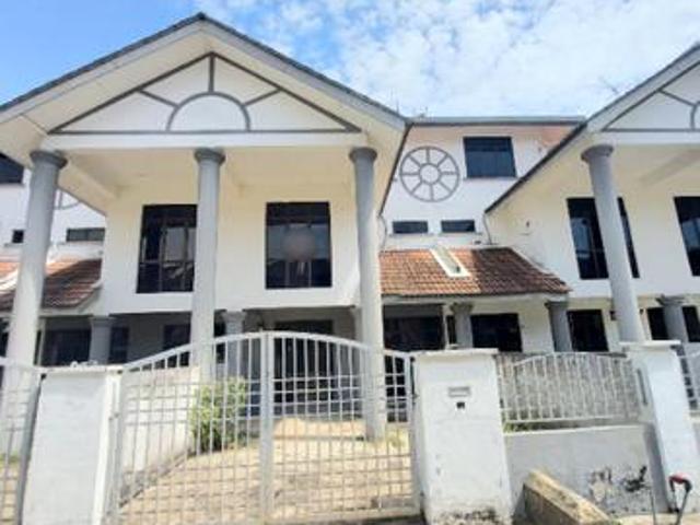 Terraced House for sale in Malaka