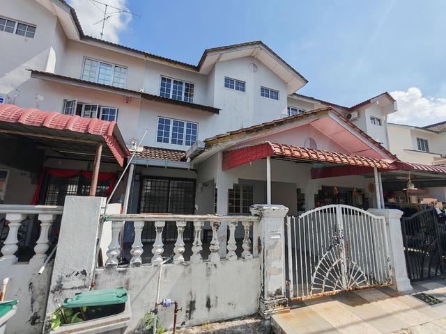 Terraced House for sale in Malaka