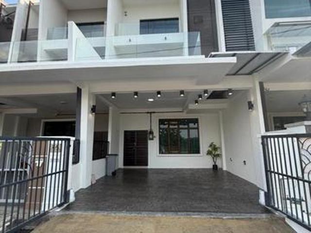 Terraced House for sale in Malaka