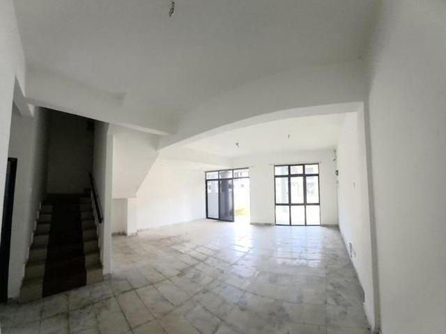 Terraced House for sale in Malaka