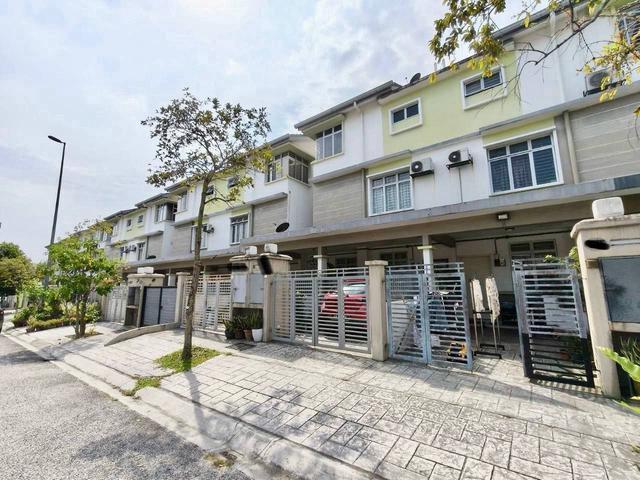Townhouse for sale in Petaling, Subang Jaya