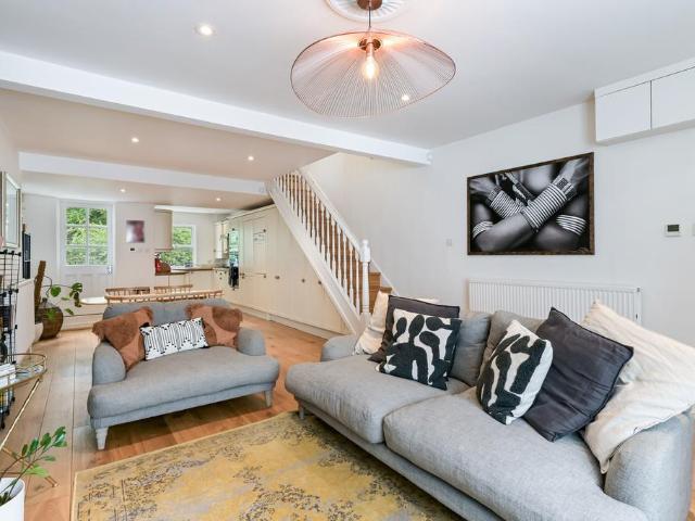 Apartment for rent in Shepherd's Bush, Greater London
