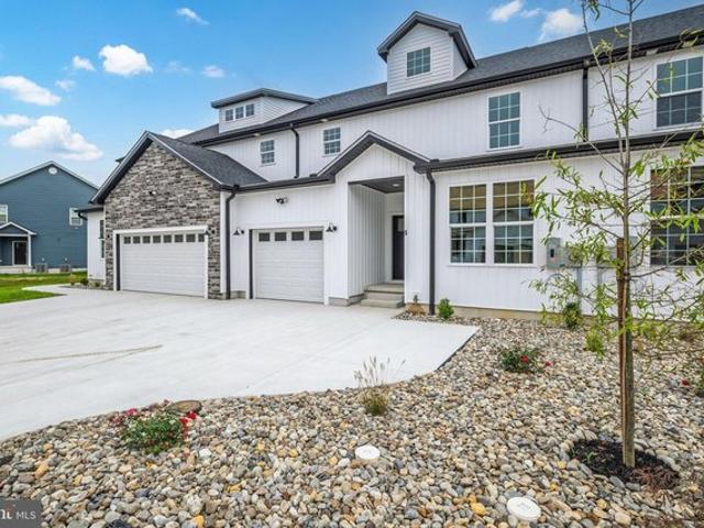 Townhouse for sale in Delaware