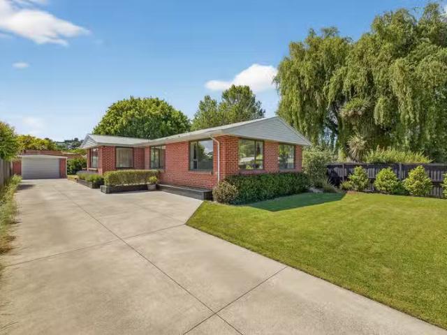 House for sale in Chaslands, Canterbury