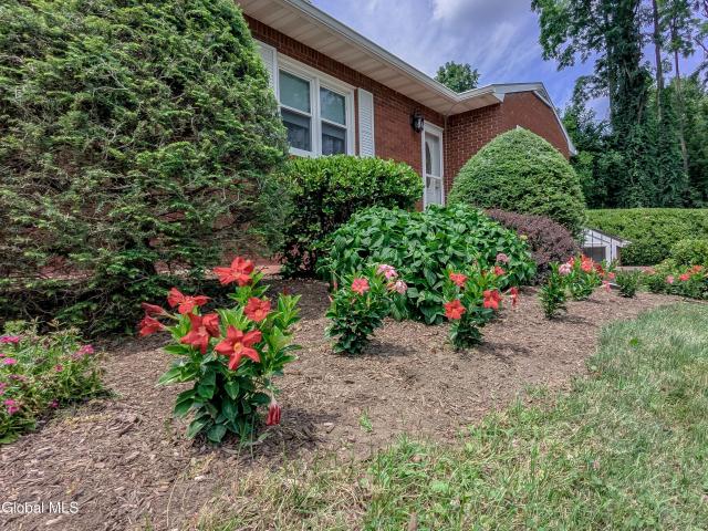House for sale in Hannacroix, New York