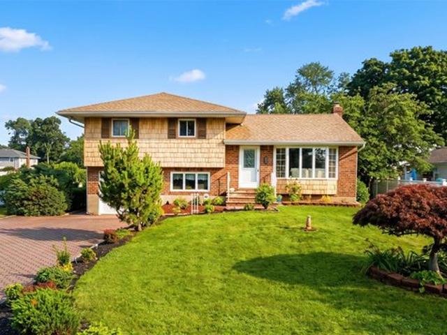 House for sale in Huntington, New York