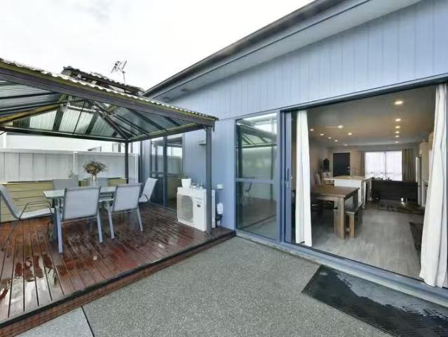 House for sale in Chaslands, Canterbury