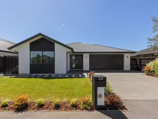 House for sale in Chaslands, Canterbury
