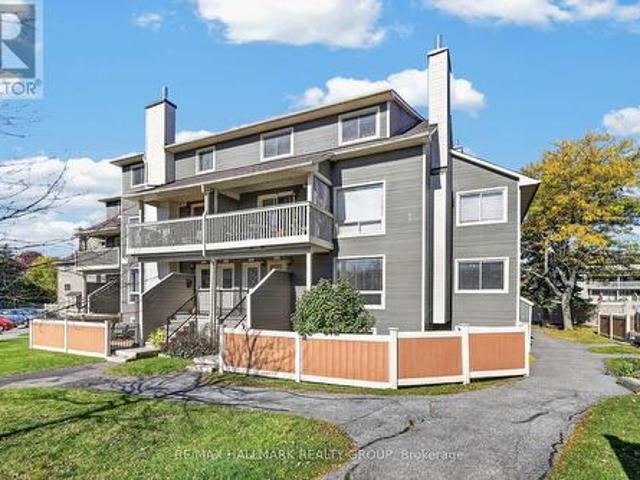 Townhouse for sale in Hiawatha Park, Ottawa