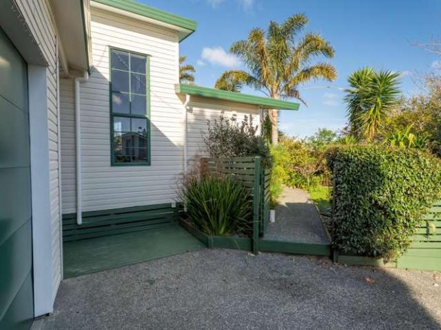 House for sale in Oratia, Oroua County