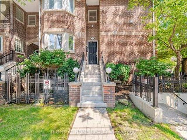 Townhouse for sale in Woburn, Ontario