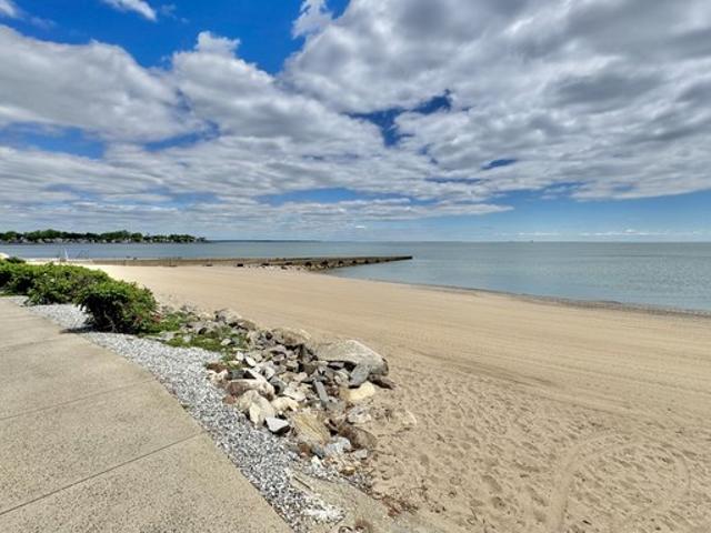 Townhouse for sale in Milford, Connecticut