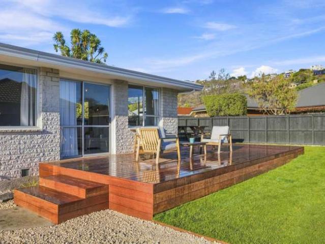 Townhouse for sale in Chaslands, Canterbury