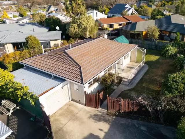 House for sale in Chaslands, Canterbury