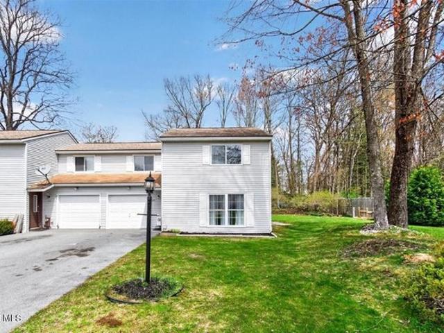 Townhouse for sale in Saratoga, New York