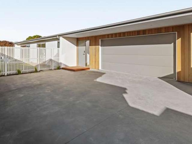 House for sale in Chaslands, Canterbury