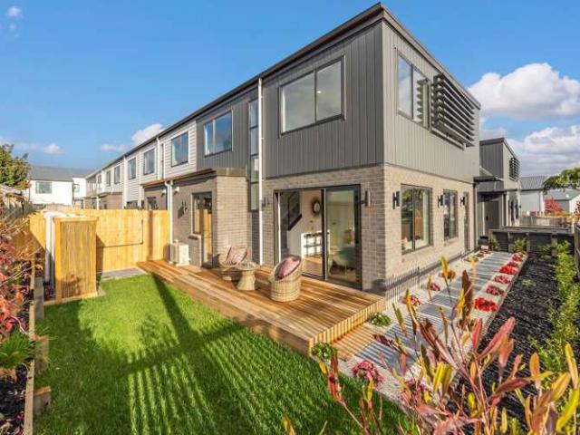 Townhouse for sale in Glen Innes