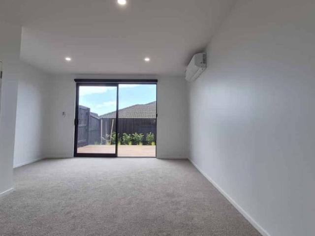 Townhouse for rent in Greerton South, Greerton