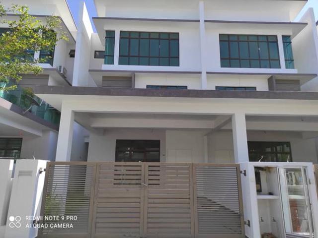 Terraced House for sale in Malaka